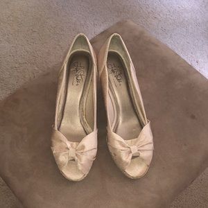 Super cute nude wedges